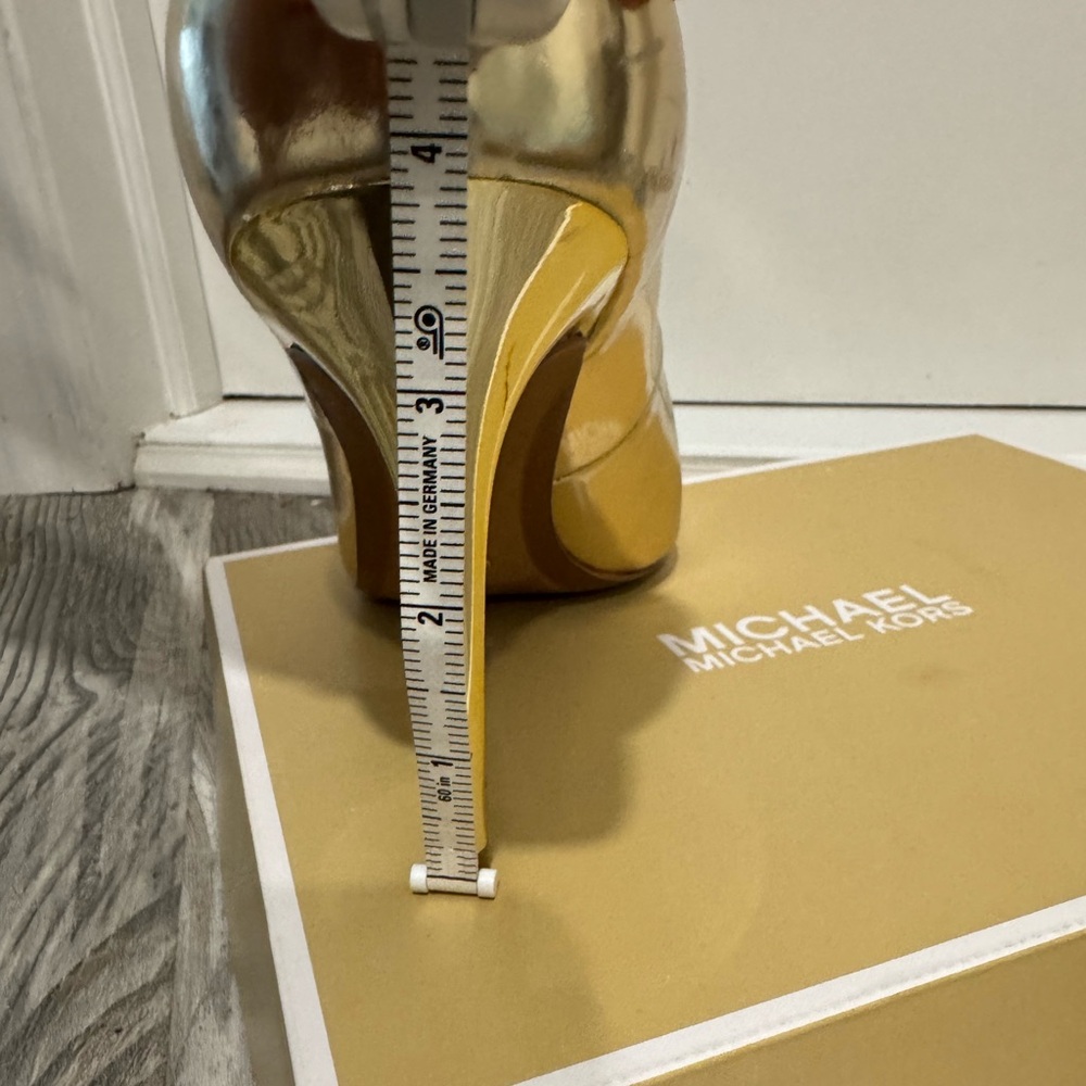Michael Kors Gold Metallic Stiletto Heels pre loved  in great condition - Picture 7 of 7